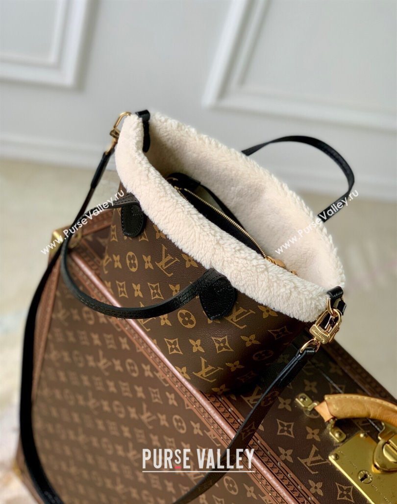 Louis Vuitton Neverfull Bandouliere Inside Out BB Bag in Monogram Canvas and Shearling M26315 2025 (KI-251126047)