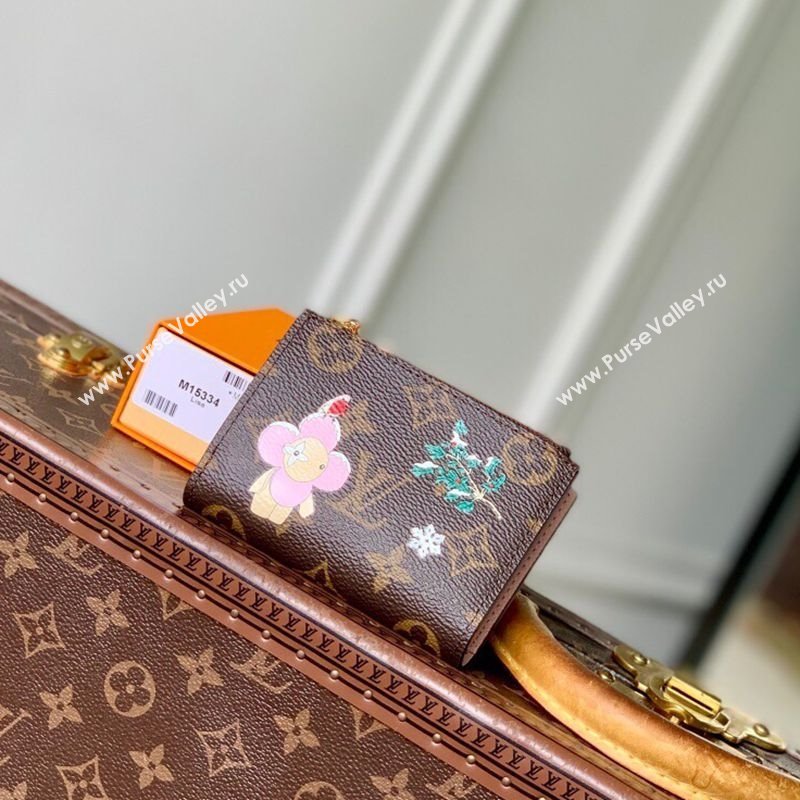 Louis Vuitton Vivienne Winter Holiday Lisa Wallet Monogram Canvas/Snowy Pearl Pink 2025 M15334 (KI-251125109)