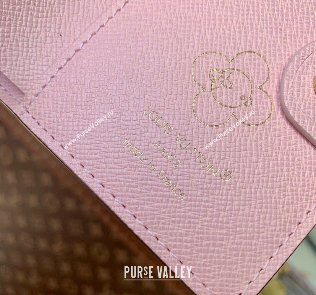 Louis Vuitton Vivienne Winter Holiday Lisa Wallet Monogram Canvas/Snowy Pearl Pink 2025 M15334 (KI-251125109)