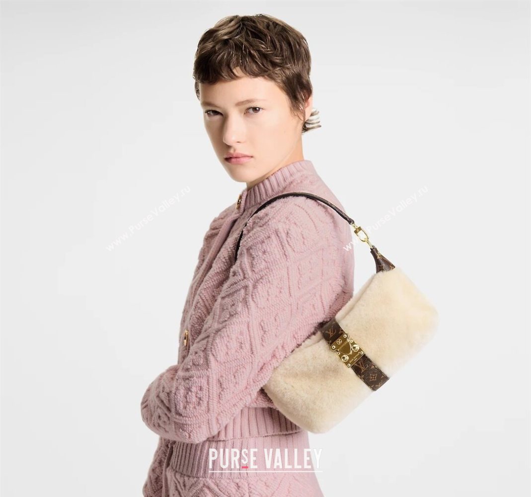 Louis Vuitton Pochette Mia Shoulder Bag in Creme White Shearling M26245 2025 (KI-251126009)