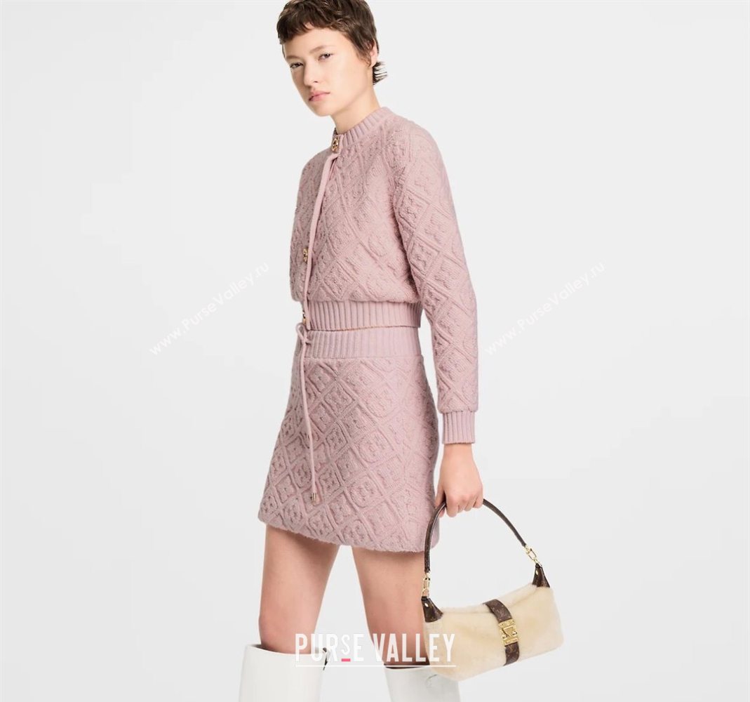 Louis Vuitton Pochette Mia Shoulder Bag in Creme White Shearling M26245 2025 (KI-251126009)