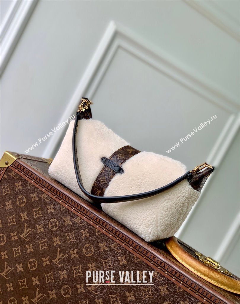 Louis Vuitton Pochette Mia Shoulder Bag in Creme White Shearling M26245 2025 (KI-251126009)