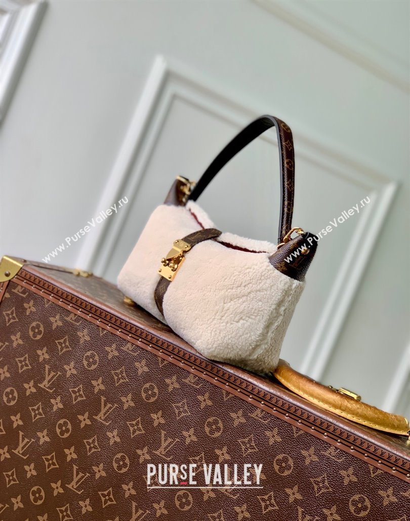 Louis Vuitton Pochette Mia Shoulder Bag in Creme White Shearling M26245 2025 (KI-251126009)