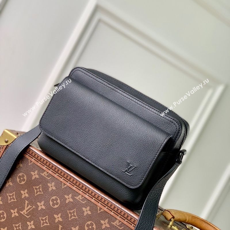 Louis Vuitton Mens Boarding Messenger bag in Waxy calfskin Black 2025 M15265 (KI-251126035)