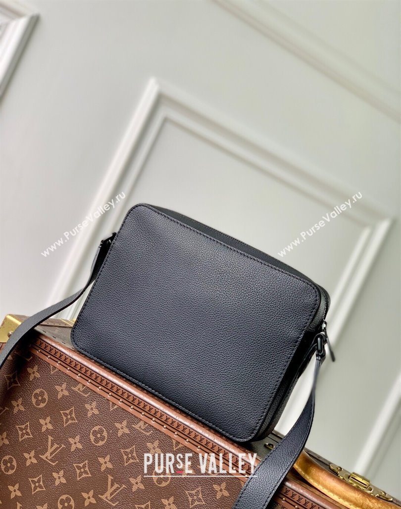 Louis Vuitton Mens Boarding Messenger bag in Waxy calfskin Black 2025 M15265 (KI-251126035)
