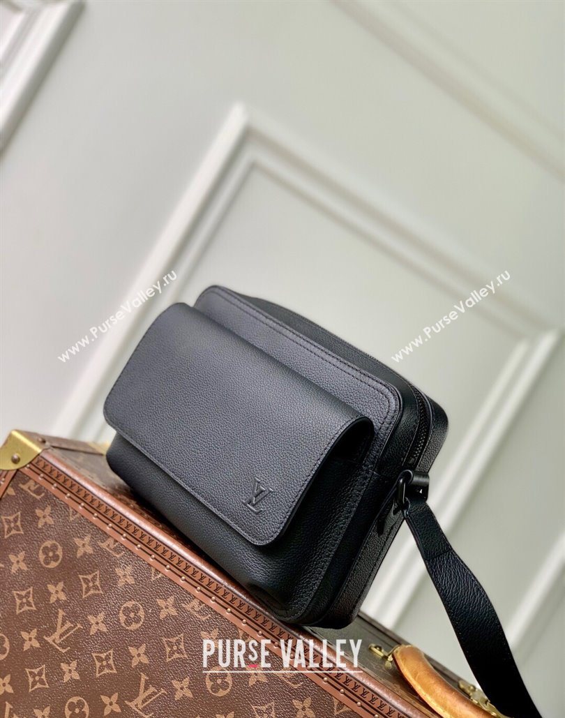 Louis Vuitton Mens Boarding Messenger bag in Waxy calfskin Black 2025 M15265 (KI-251126035)