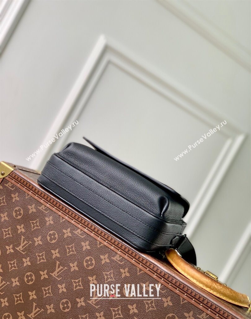 Louis Vuitton Mens Boarding Messenger bag in Waxy calfskin Black 2025 M15265 (KI-251126035)