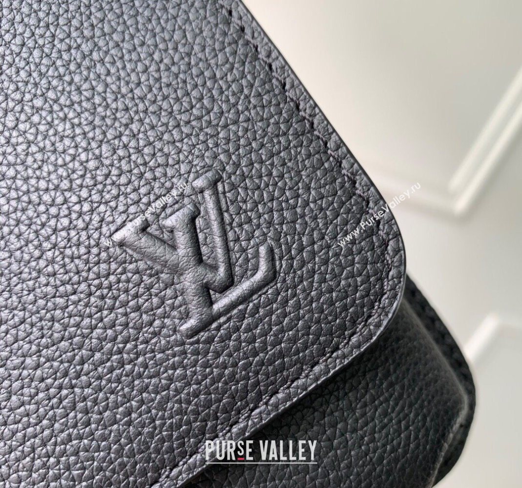 Louis Vuitton Mens Boarding Messenger bag in Waxy calfskin Black 2025 M15265 (KI-251126035)