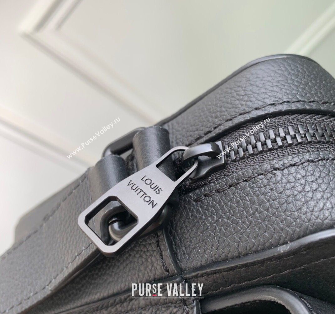 Louis Vuitton Mens Boarding Messenger bag in Waxy calfskin Black 2025 M15265 (KI-251126035)