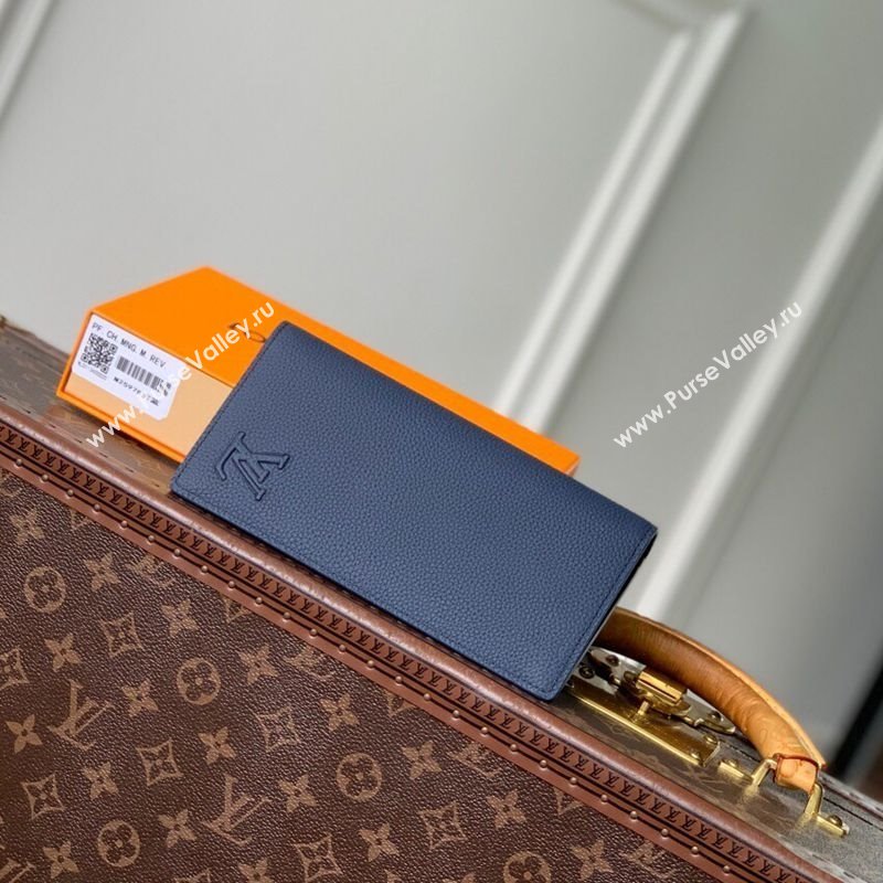 Louis Vuitton Brazza Wallet in Grained Leather Navy Blue 2025 M25978 (KI-251125119)