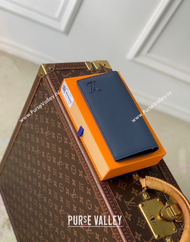 Louis Vuitton Brazza Wallet in Grained Leather Navy Blue 2025 M25978 (KI-251125119)