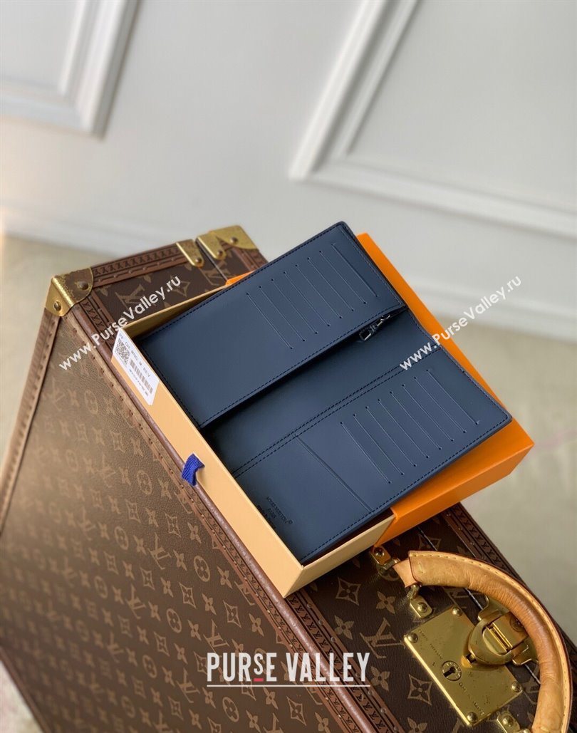 Louis Vuitton Brazza Wallet in Grained Leather Navy Blue 2025 M25978 (KI-251125119)