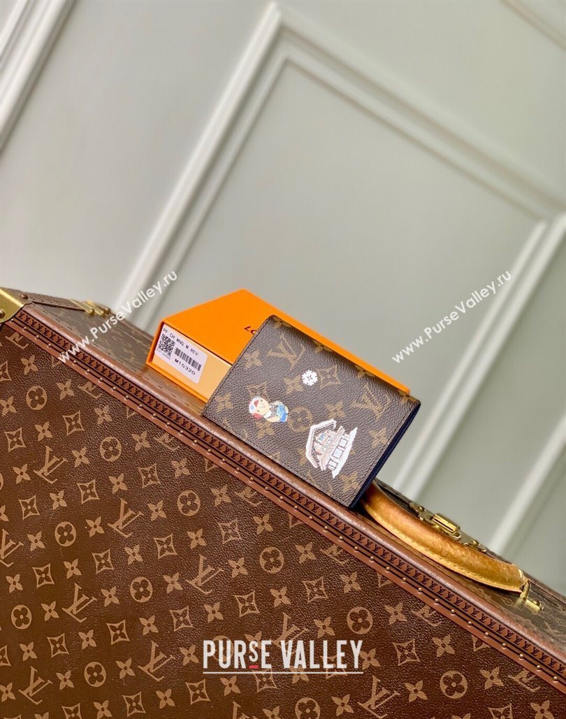 Louis Vuitton Passport Cover Vivienne/Monogram Blue Frost 2025 M15320 (KI-251125106)