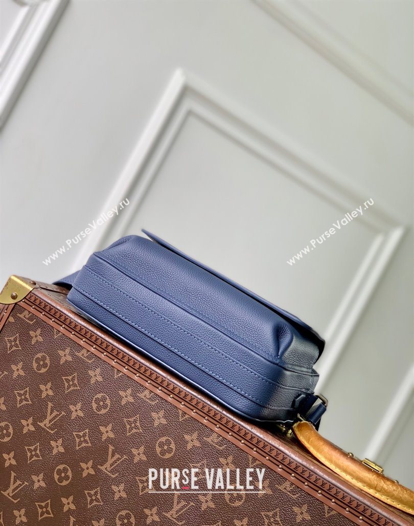 Louis Vuitton Mens Boarding Messenger bag in Waxy calfskin Navy Blue 2025 M15260 (KI-251126036)
