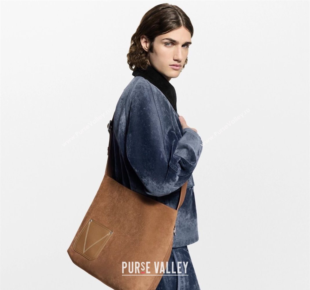 Louis Vuitton Mens Verso Hobo Bag in LV Touch Leather Tan Brown 2025 M26745 (KI-251126066)