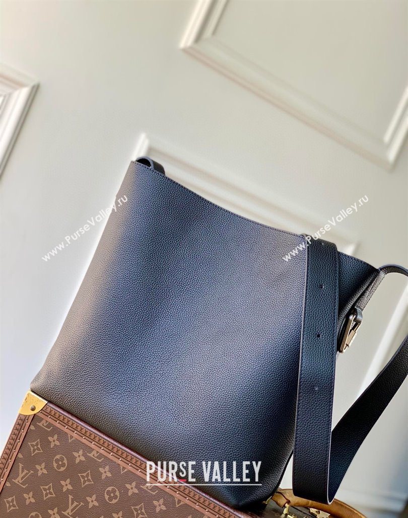 Louis Vuitton Mens Verso Hobo Bag in LV Touch Leather Black 2025 M27022 (KI-251126067)