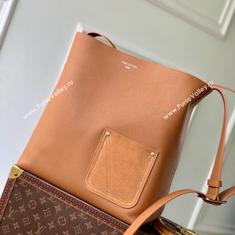 Louis Vuitton Mens Verso Hobo Bag in LV Touch Leather Tan Brown 2025 M26745 (KI-251126066)