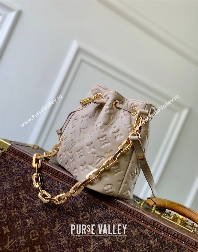 Louis Vuitton Coussin Bucket bag in Galet Beige Lamb leather 2025 M26530 (KI-251126075)