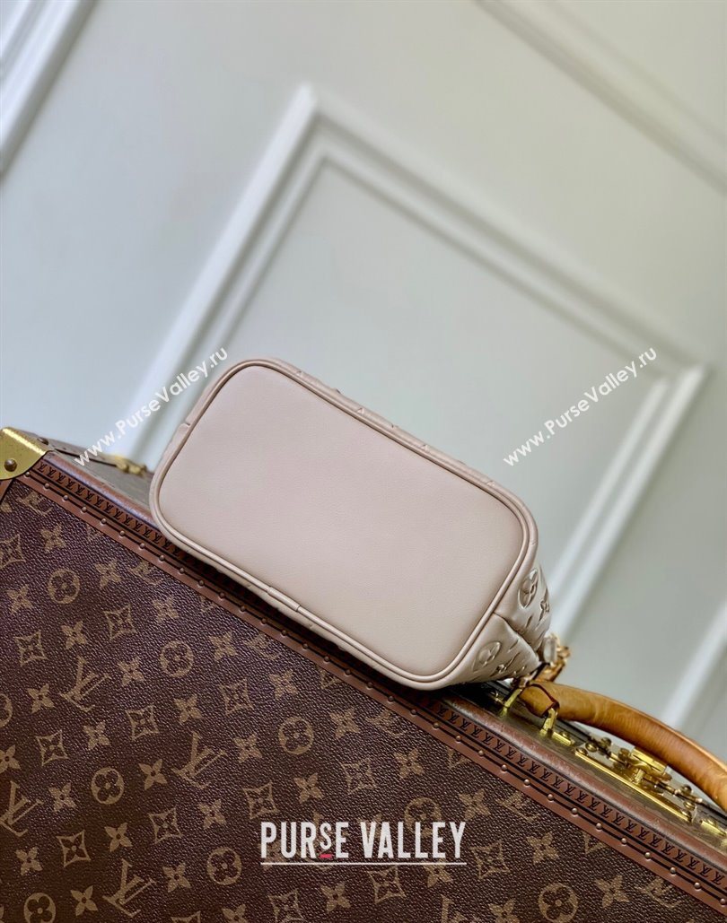 Louis Vuitton Coussin Bucket bag in Galet Beige Lamb leather 2025 M26530 (KI-251126075)