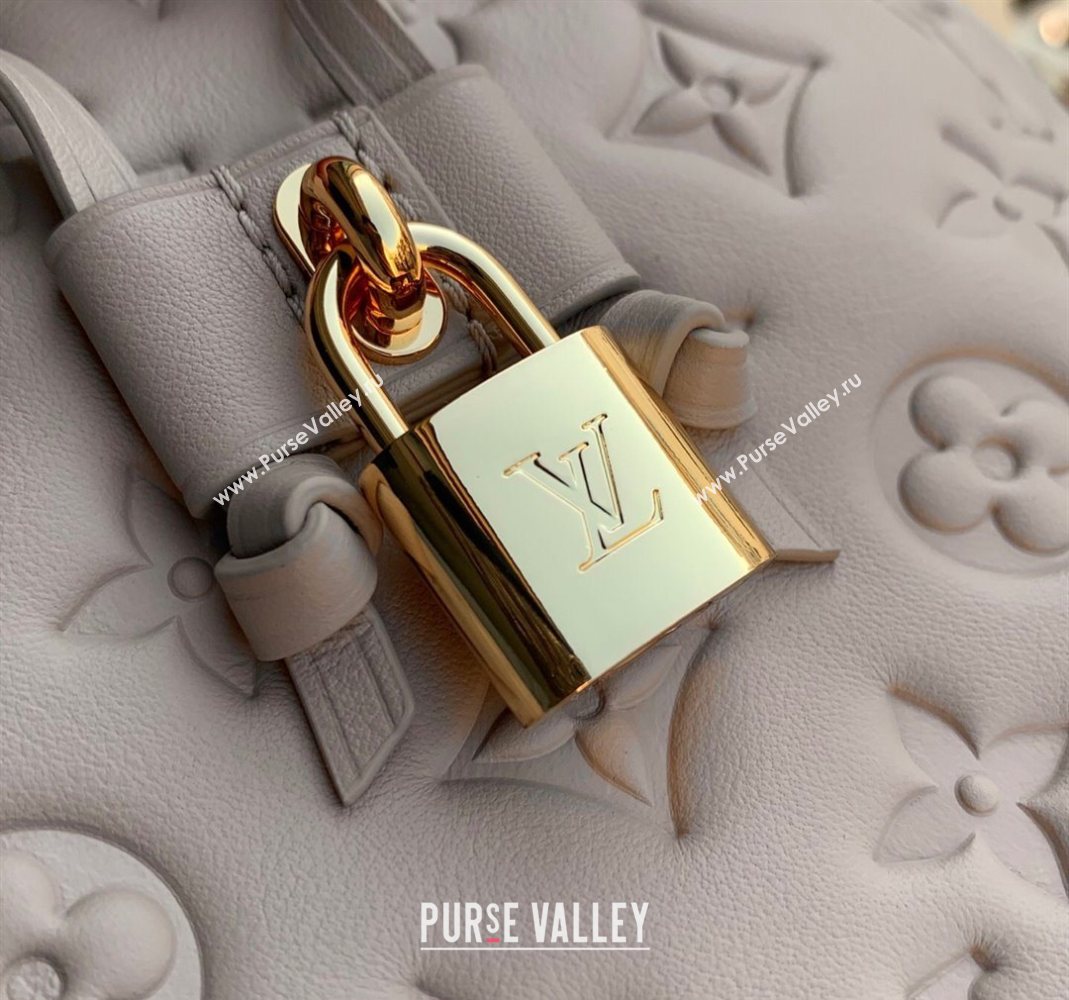 Louis Vuitton Coussin Bucket bag in Galet Beige Lamb leather 2025 M26530 (KI-251126075)