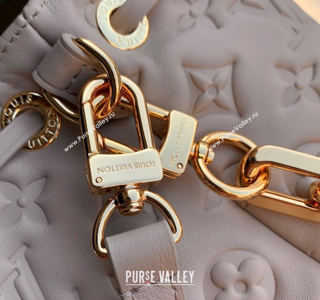 Louis Vuitton Coussin Bucket bag in Galet Beige Lamb leather 2025 M26530 (KI-251126075)