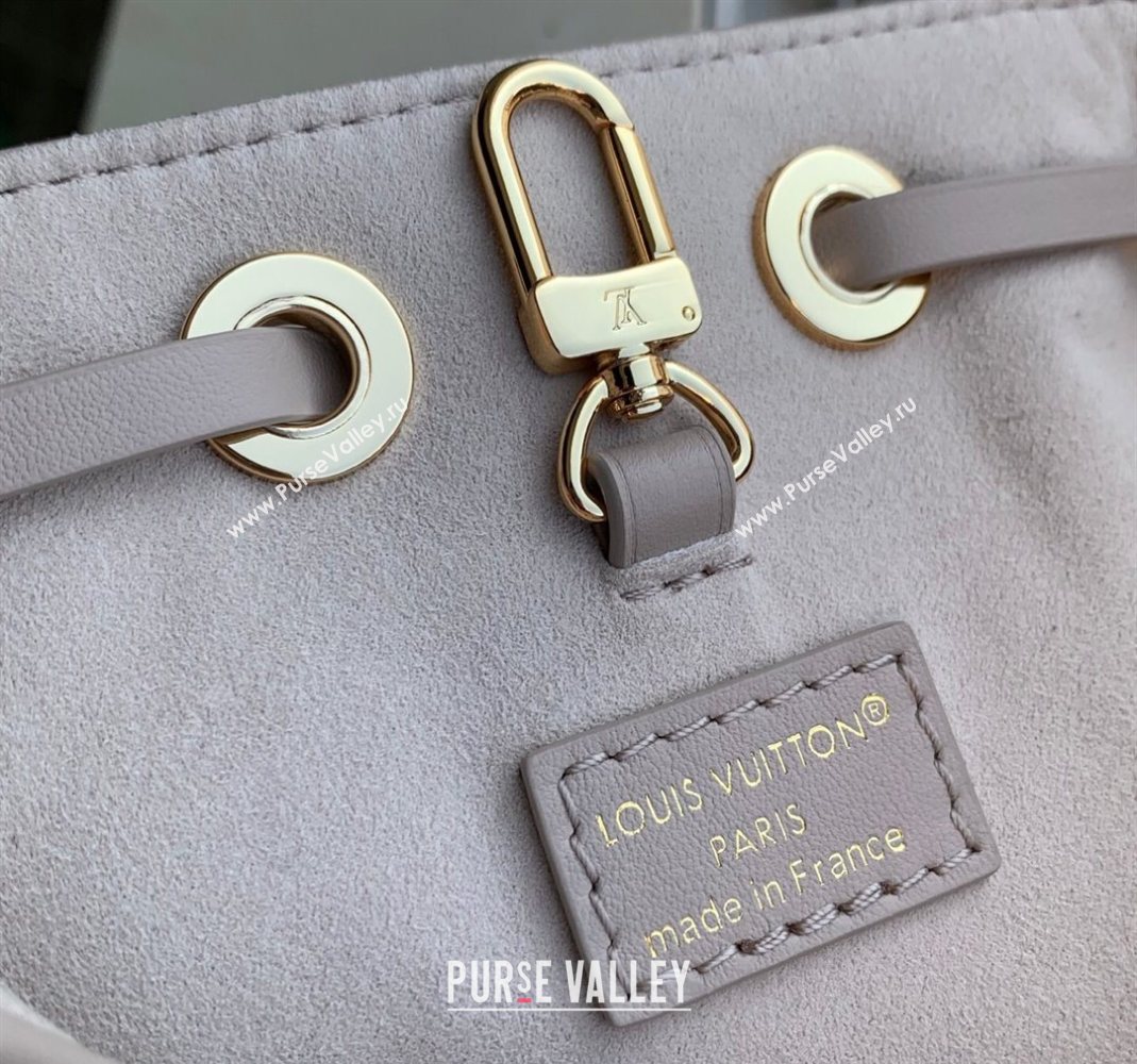 Louis Vuitton Coussin Bucket bag in Galet Beige Lamb leather 2025 M26530 (KI-251126075)