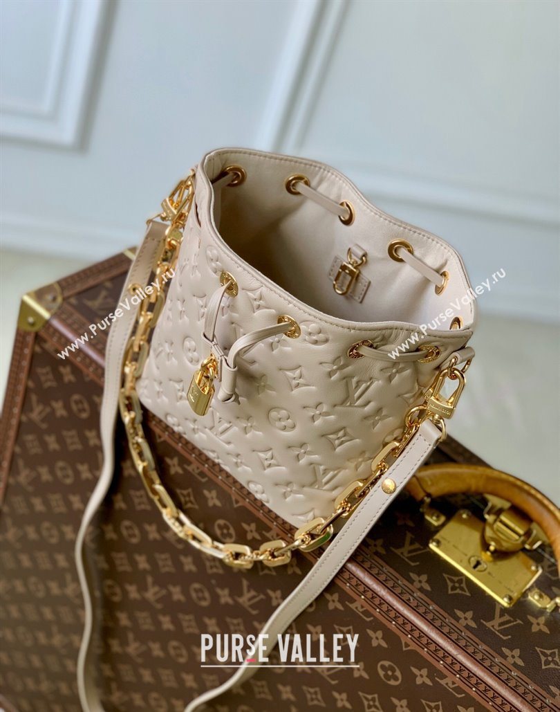 Louis Vuitton Coussin Bucket bag in Galet Beige Lamb leather 2025 M26530 (KI-251126075)