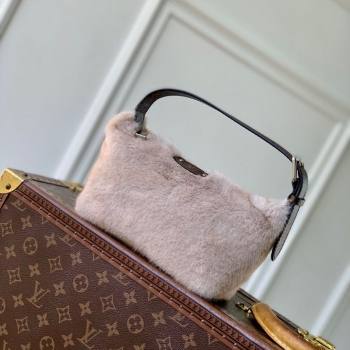 Louis Vuitton Hills Pochette Hobo Bag in Grey Mink Fur 2025 M15031 (KI-251126079)