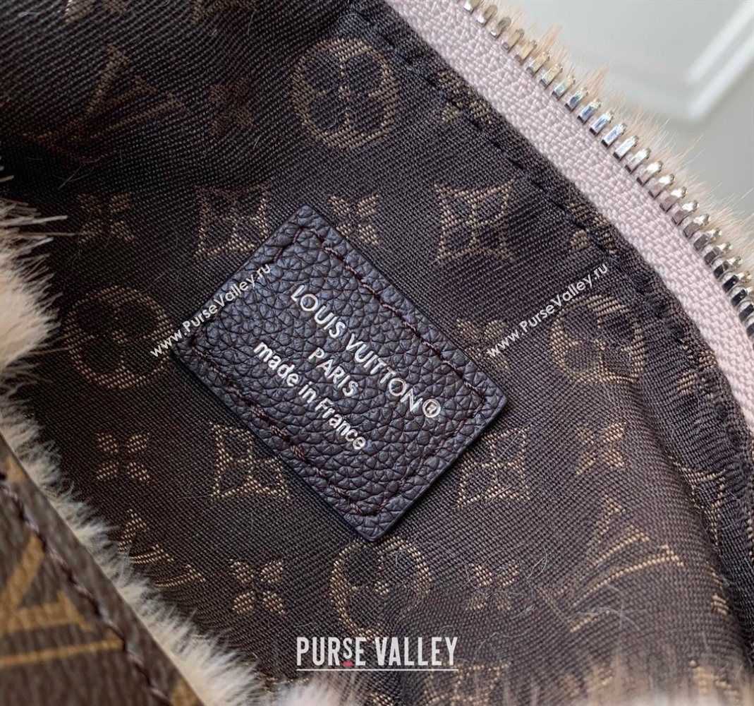 Louis Vuitton Hills Pochette Hobo Bag in Grey Mink Fur 2025 M15031 (KI-251126079)