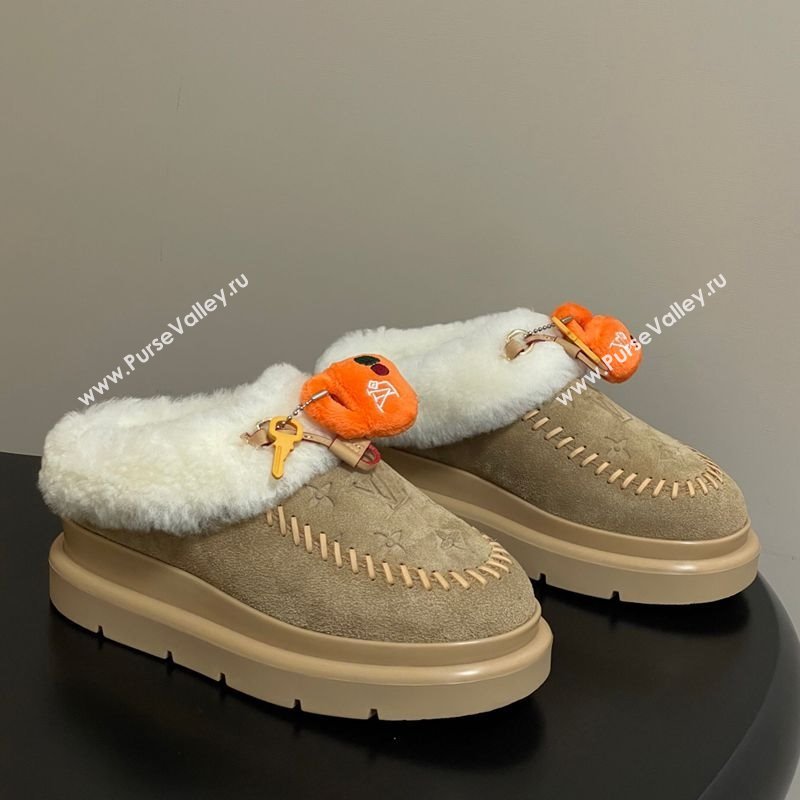 Louis Vuitton Cortina Closed Mules 5cm in Suede and Wool Beige 2025 1AITIN (MD-251219106)