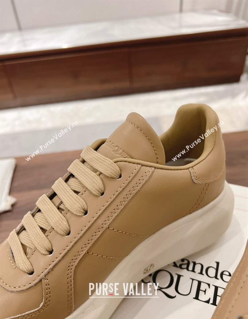 Alexander McQueen Oversized Retro Sneakers in Calfskin Leather Beige 2024 1225 (SS-241225065)