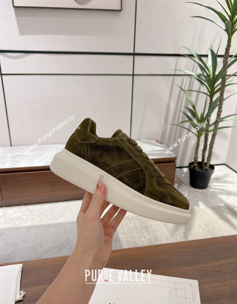 Alexander McQueen Oversized Retro Sneakers in Suede Olive Green 2024 1225 (SS-241225067)