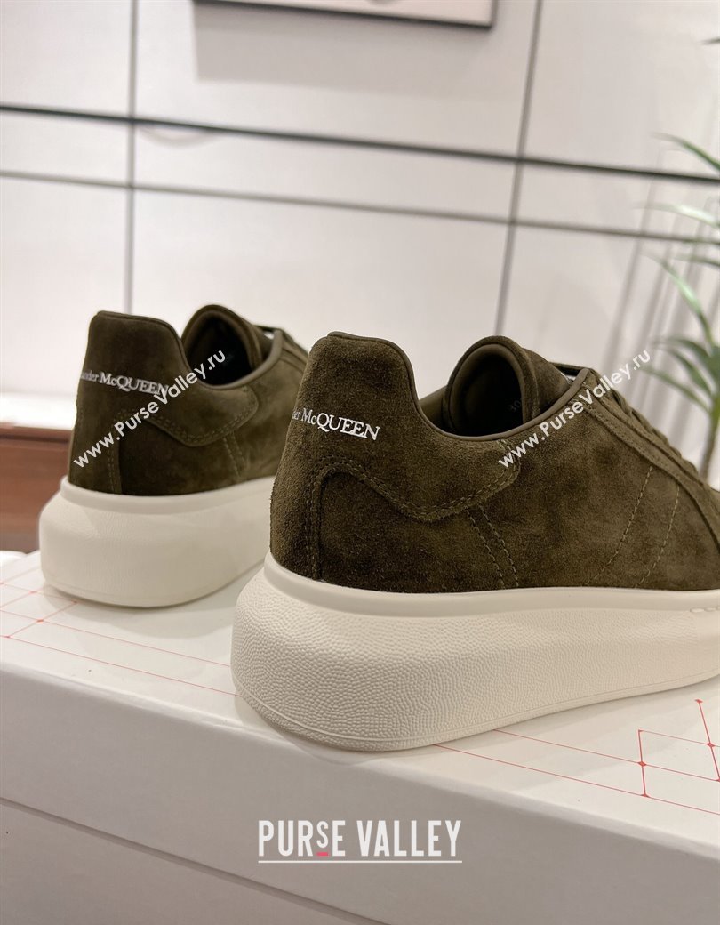 Alexander McQueen Oversized Retro Sneakers in Suede Olive Green 2024 1225 (SS-241225067)