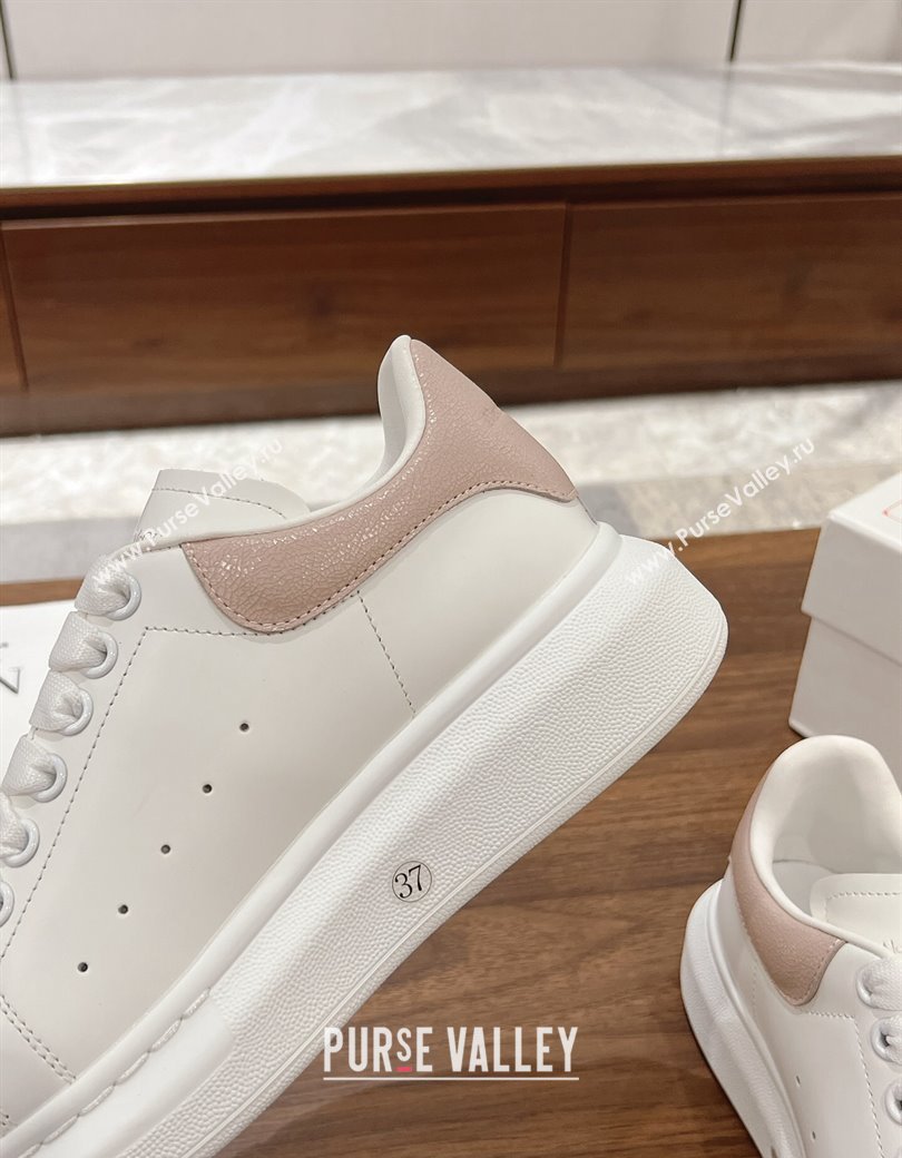 Alexander McQueen Oversized Sneakers in Silky Calfskin and Crinkled Leather Heel Tab White/Light Pink 2024 1225 (SS-241225053)