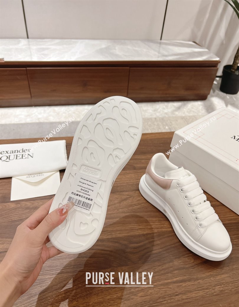 Alexander McQueen Oversized Sneakers in Silky Calfskin and Crinkled Leather Heel Tab White/Light Pink 2024 1225 (SS-241225053)