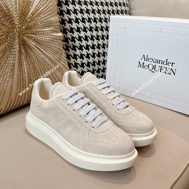 Alexander McQueen Oversized Retro Sneakers in Suede Light Grey 2024 1225 (SS-241225060)