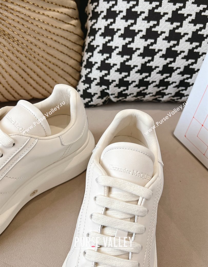 Alexander McQueen Oversized Retro Sneakers in Calfskin Leather White 2024 1225 (SS-241225061)