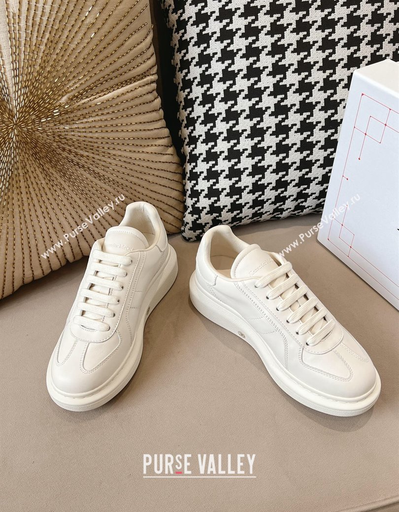 Alexander McQueen Oversized Retro Sneakers in Calfskin Leather White 2024 1225 (SS-241225061)