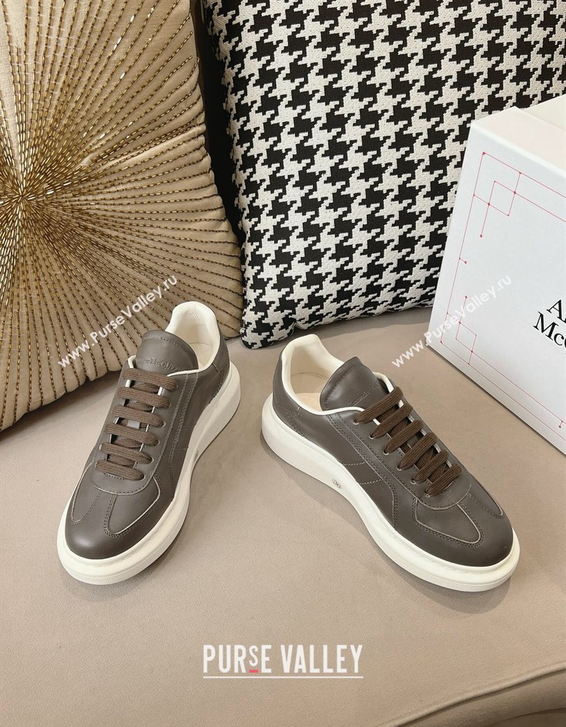 Alexander McQueen Oversized Retro Sneakers in Calfskin Leather Dark Grey 2024 1225 (SS-241225062)