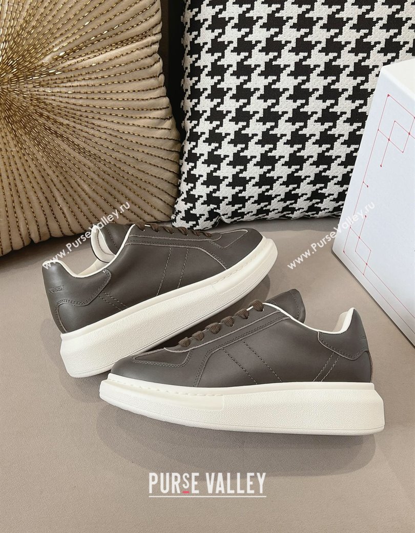 Alexander McQueen Oversized Retro Sneakers in Calfskin Leather Dark Grey 2024 1225 (SS-241225062)