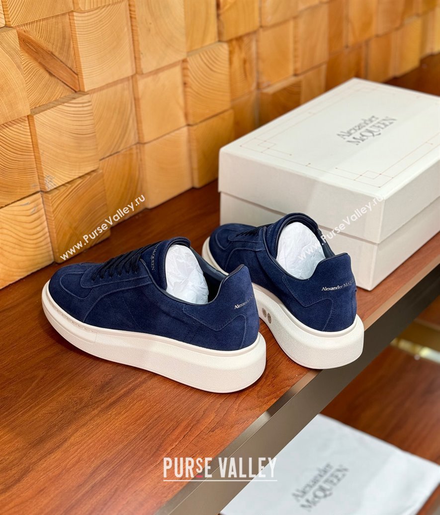 Alexander McQueen Oversized Retro Sneakers in Suede Dark Blue 2024 1114 (KL-241114018)