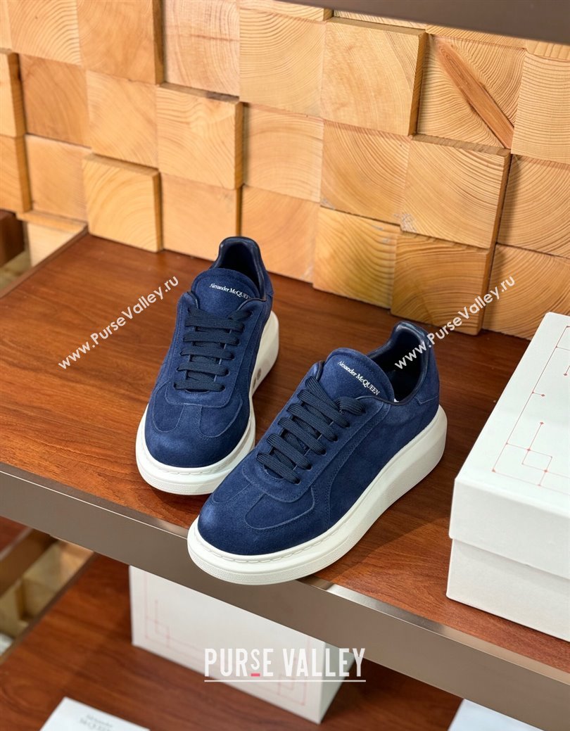 Alexander McQueen Oversized Retro Sneakers in Suede Dark Blue 2024 1114 (KL-241114018)