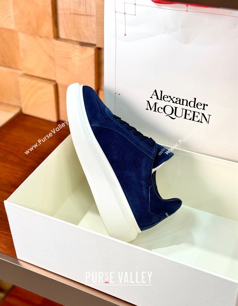 Alexander McQueen Oversized Retro Sneakers in Suede Dark Blue 2024 1114 (KL-241114018)