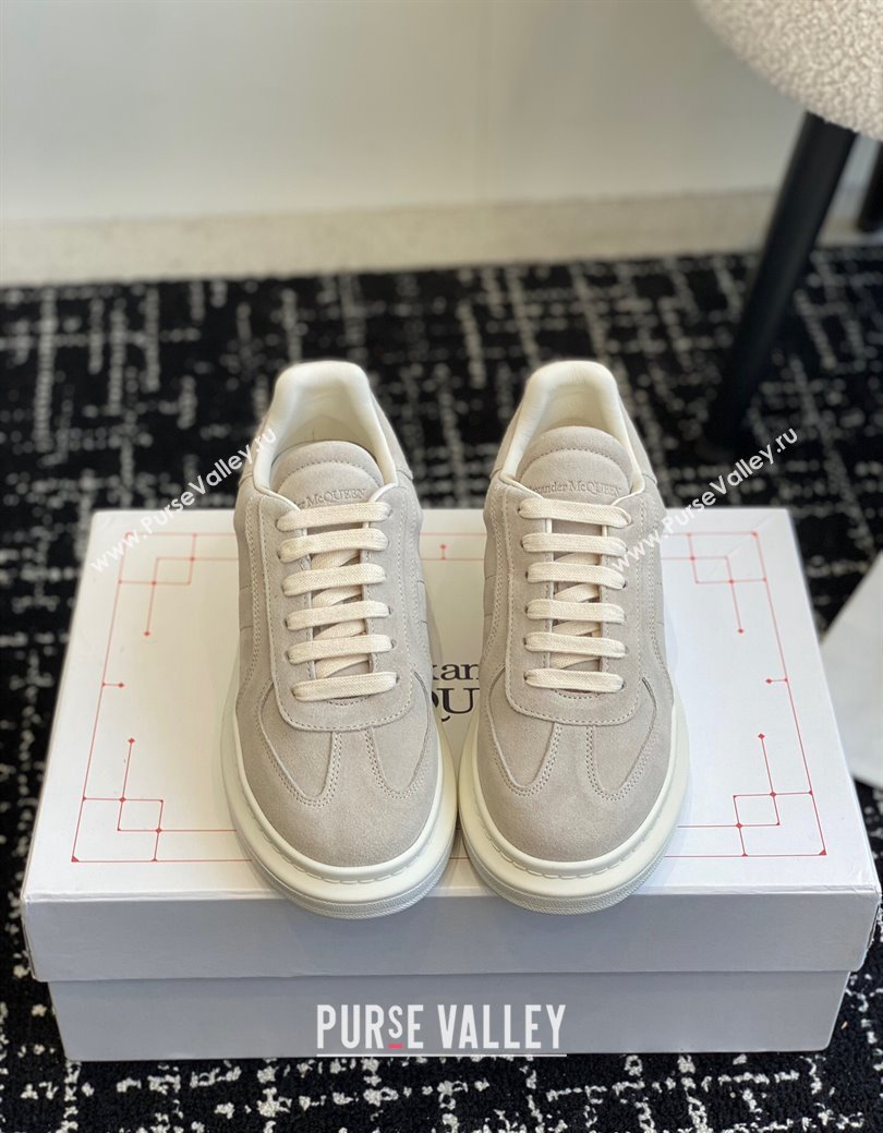 Alexander McQueen Oversized Retro Sneakers in Suede Light Grey 2024 1114 (KL-241114001)