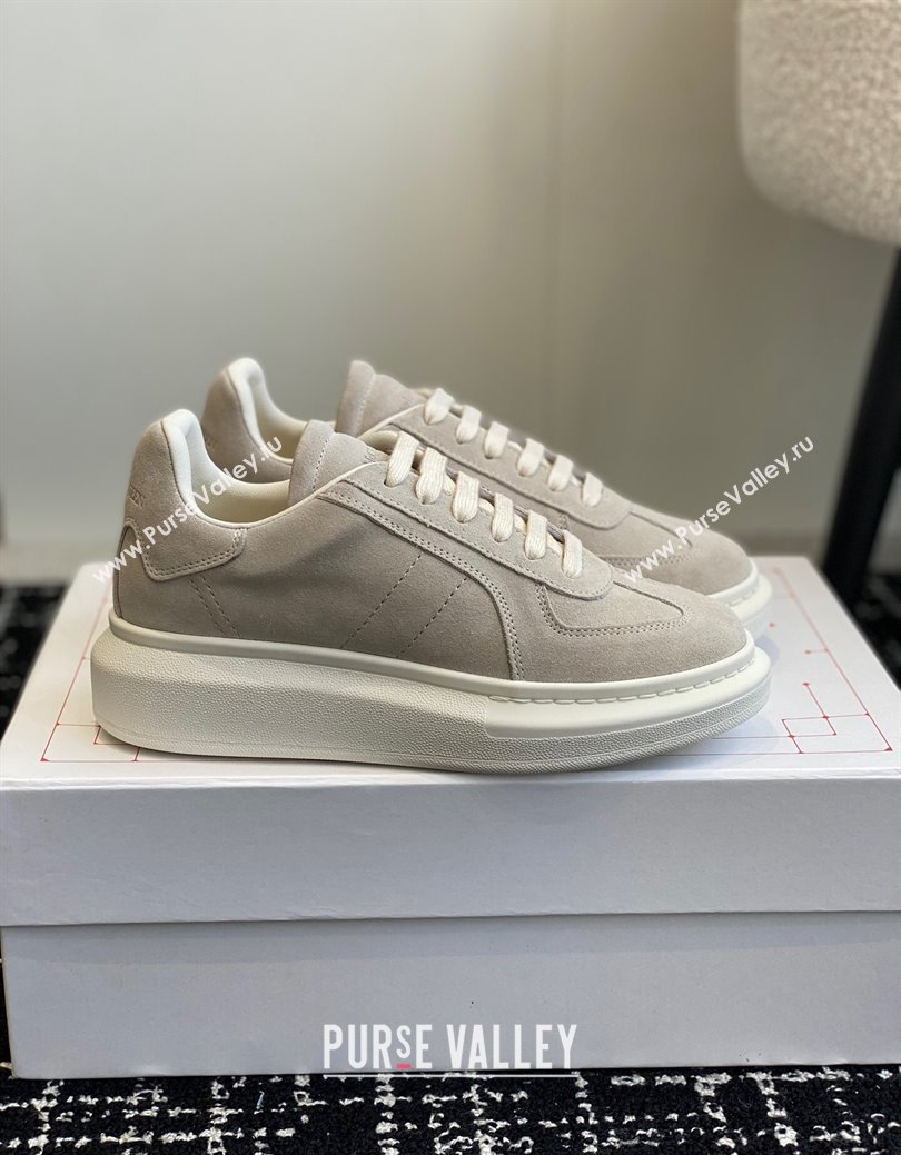 Alexander McQueen Oversized Retro Sneakers in Suede Light Grey 2024 1114 (KL-241114001)