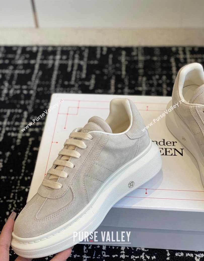 Alexander McQueen Oversized Retro Sneakers in Suede Light Grey 2024 1114 (KL-241114001)