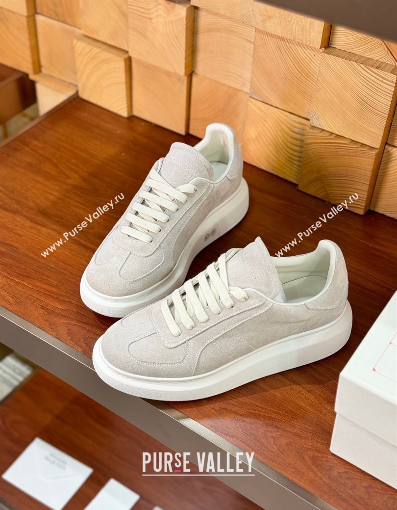 Alexander McQueen Oversized Retro Sneakers in Suede Upper Grey 2024 1114 (KL-241114011)