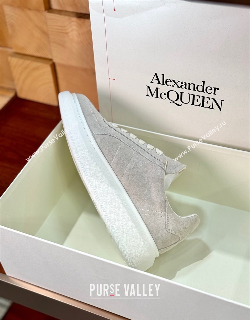 Alexander McQueen Oversized Retro Sneakers in Suede Upper Grey 2024 1114 (KL-241114011)