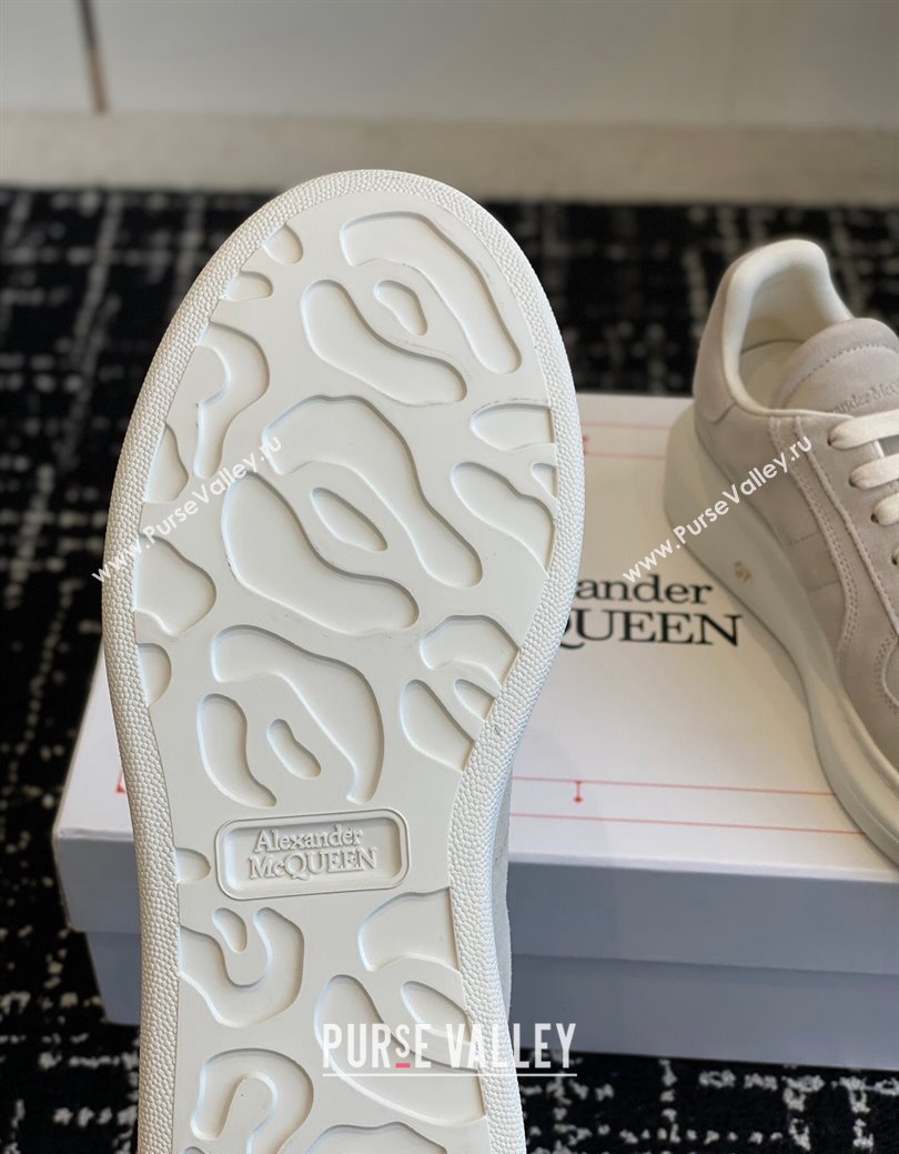 Alexander McQueen Oversized Retro Sneakers in Suede Light Grey 2024 1114 (KL-241114001)