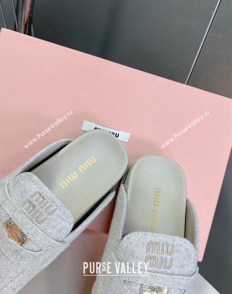 Miu Miu Felt Platform Mules with Coin Charm Pale Grey 2024 5D058E (KL-240904069)